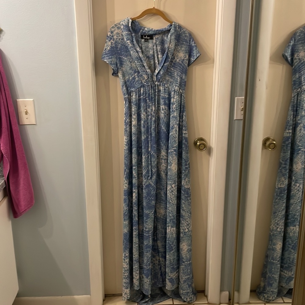 Lulus maxi dress size small